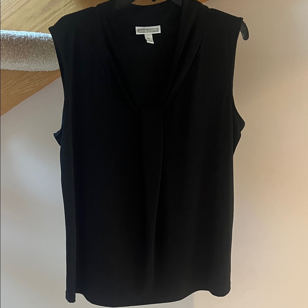 Dana Buchman Elegant sleeveless black top.